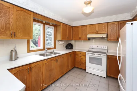 4229 Capilano Crt, Mississauga, ON L4W 4H9