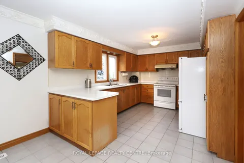 4229 Capilano Crt, Mississauga, ON L4W 4H9