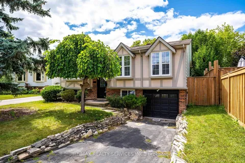 1301 Janina Blvd, Burlington, ON L7P 1K2