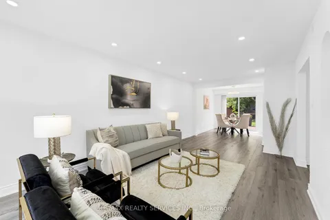 1301 Janina Blvd, Burlington, ON L7P 1K2