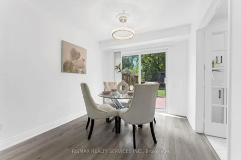 1301 Janina Blvd, Burlington, ON L7P 1K2