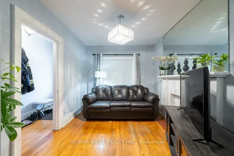 3 Chambers Ave, Toronto, ON M6N 3L8