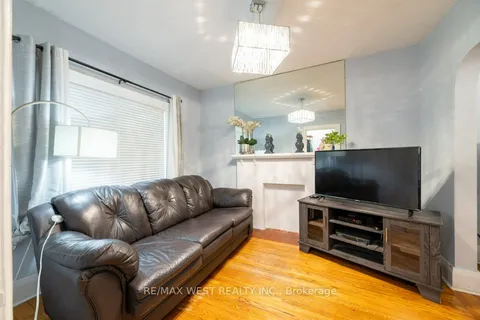 3 Chambers Ave, Toronto, ON M6N 3L8