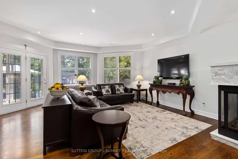 1195 Crestdale Rd, Mississauga, ON L5H 1X6