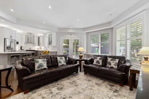 1195 Crestdale Rd, Mississauga, ON L5H 1X6