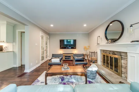 1460 Caulder Dr, Oakville, ON L6J 5S9