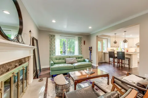 1460 Caulder Dr, Oakville, ON L6J 5S9