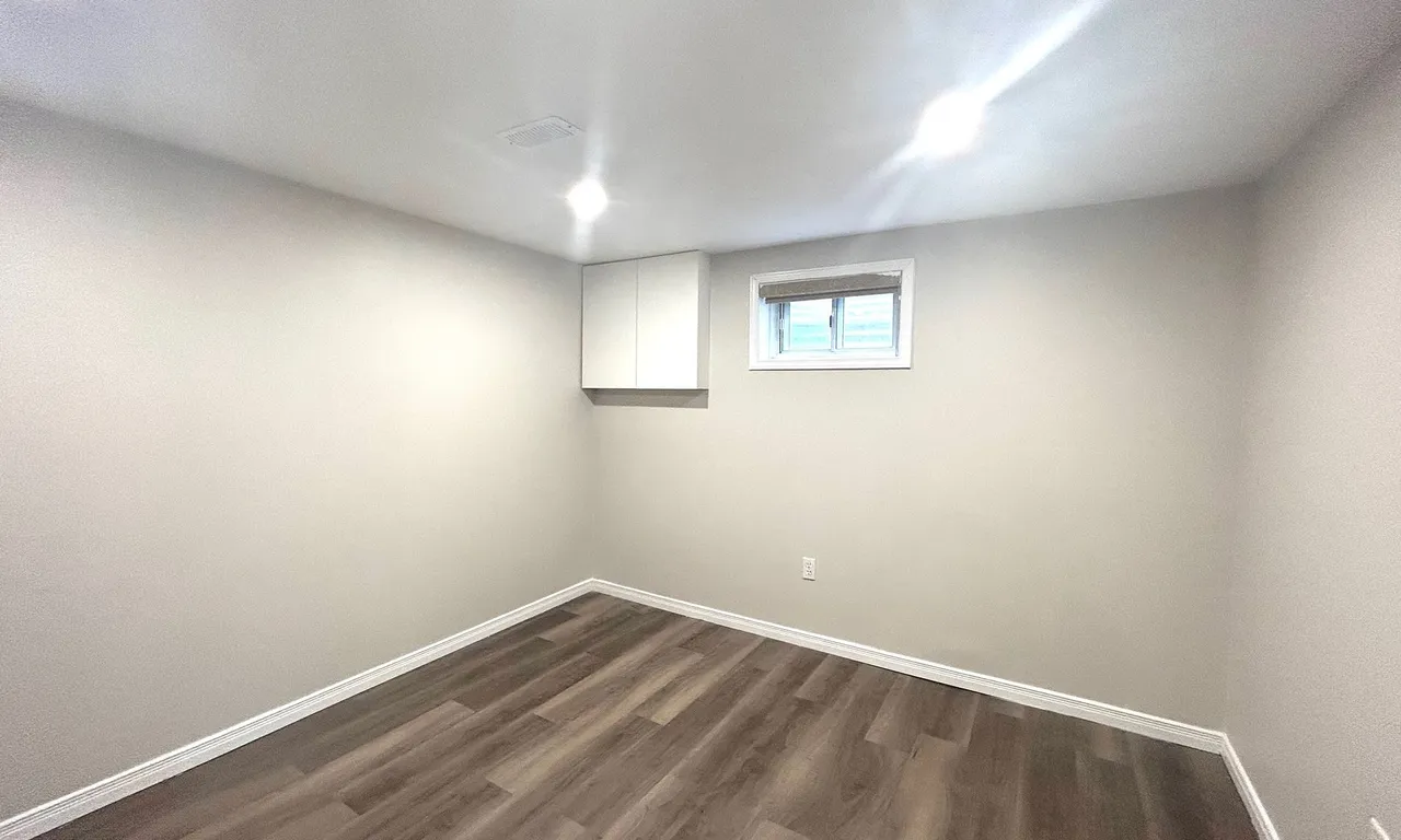 Semi-Detached interior view at 1569 Hobbs Cres Mississauga