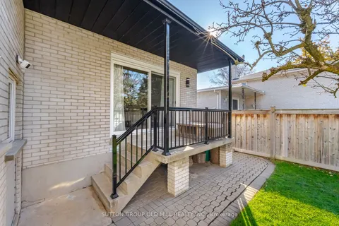 449 Abington Ave, Mississauga, ON L5A 1L8