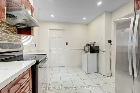 34 Willerton Clse, Brampton, ON L6V 4J2