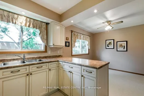 17 Mary St, Milton, ON L9T 1L6