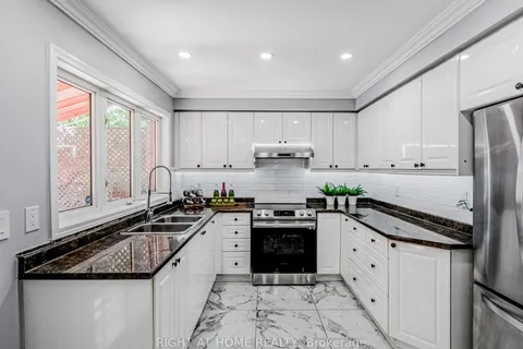 3144 High Springs Cres, Mississauga, ON L5B 4G4