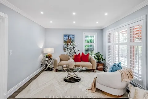 3144 High Springs Cres, Mississauga, ON L5B 4G4