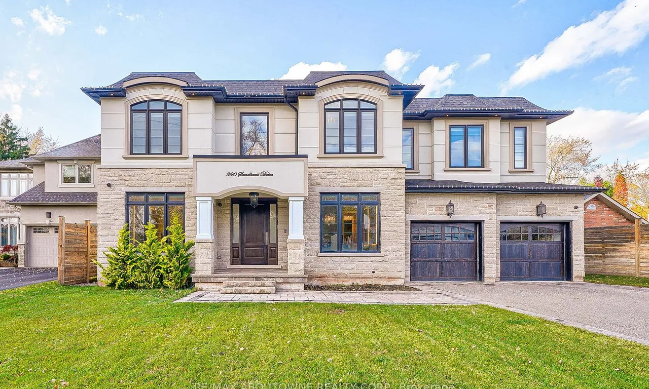 390 Sandhurst Dr, Oakville, ON L6L 4L3