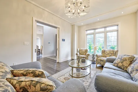 390 Sandhurst Dr, Oakville, ON L6L 4L3