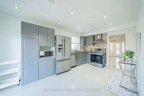 15 Inverhuron Tr, Oakville, ON L6H 5Z6