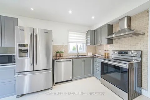 15 Inverhuron Tr, Oakville, ON L6H 5Z6