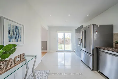 15 Inverhuron Tr, Oakville, ON L6H 5Z6