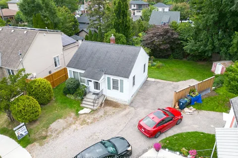 3 Mccallum Crt, Toronto, ON M8Y 1M6