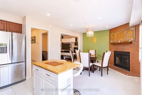 200 Ecclestone Dr, Brampton, ON L6X 3P5