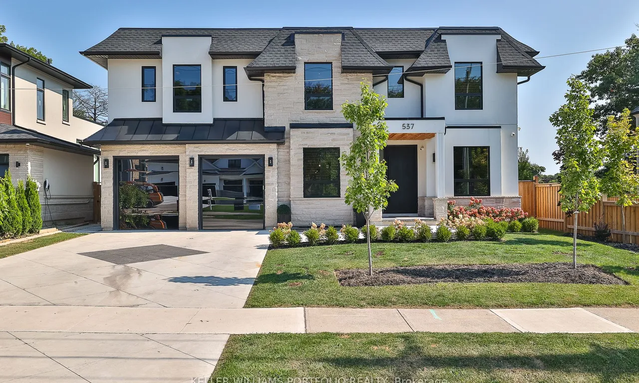 537 Warminster Dr, Oakville, ON L6L 4N6