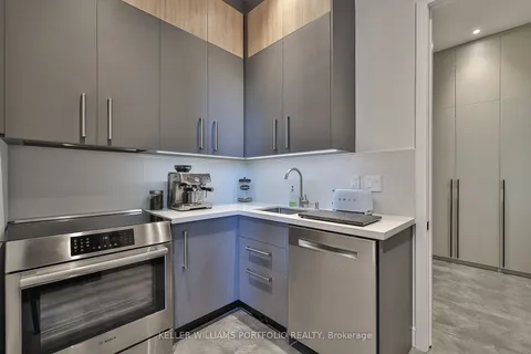 537 Warminster Dr, Oakville, ON L6L 4N6