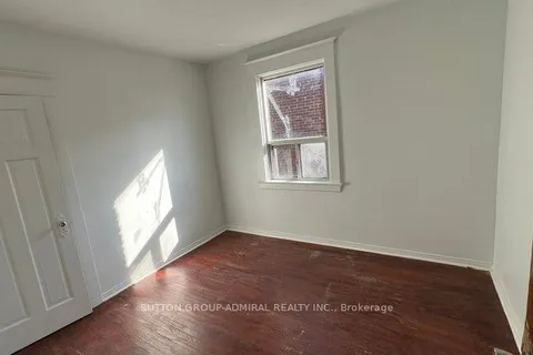 1836 Dufferin St, Toronto, ON M6H 3L5