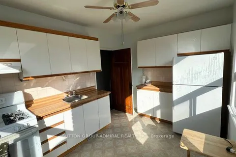 1836 Dufferin St, Toronto, ON M6H 3L5