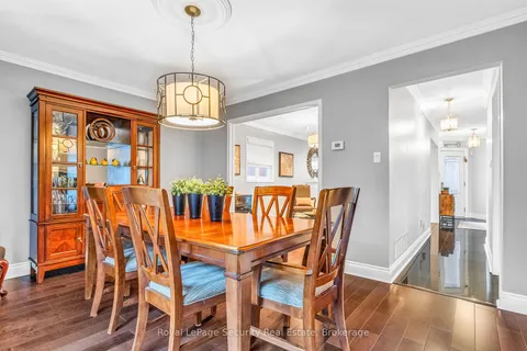 654 Ashprior Ave, Mississauga, ON L5R 3N7