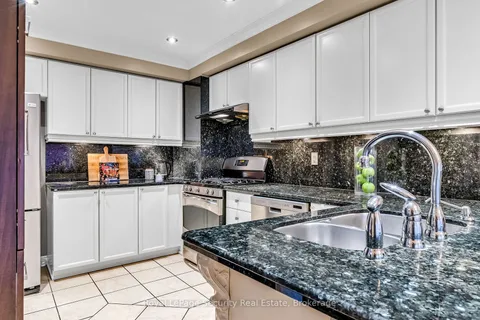 654 Ashprior Ave, Mississauga, ON L5R 3N7