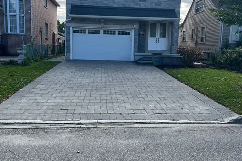 3056 Mcnaughton Ave, Mississauga, ON L4T 1R7