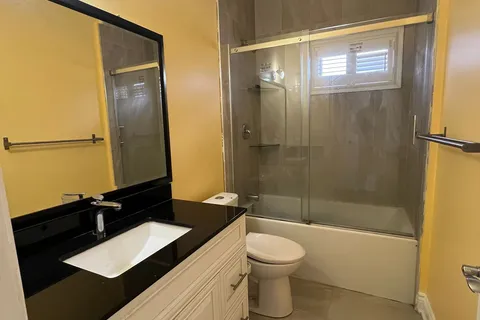 3056 Mcnaughton Ave, Mississauga, ON L4T 1R7