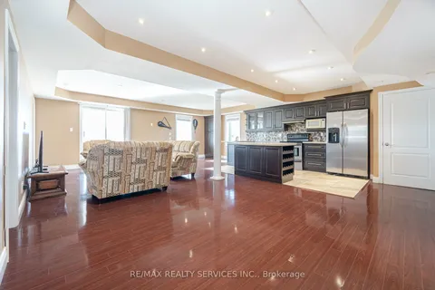 5 Farina Drive, Brampton, ON L6P 0E3