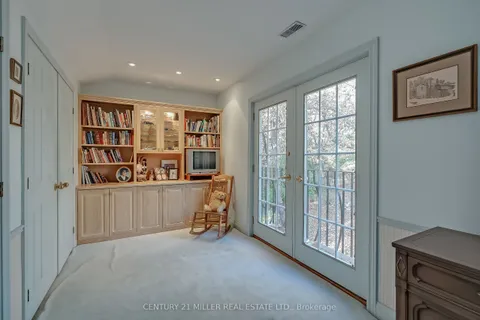 1296 Cumnock Crescent, Oakville, ON L6J 2N7