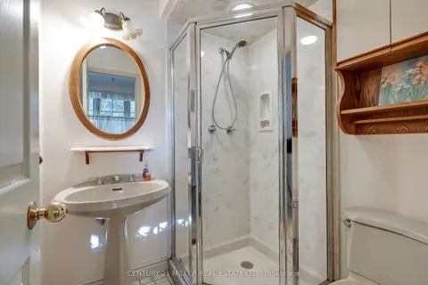 1296 Cumnock Crescent, Oakville, ON L6J 2N7