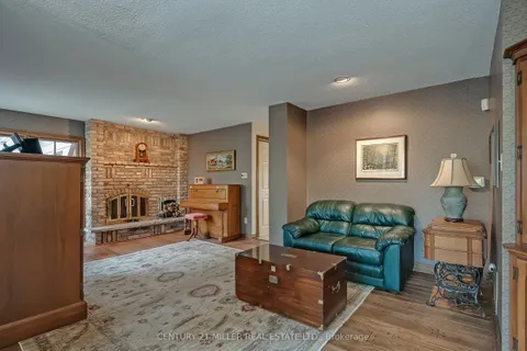 1296 Cumnock Crescent, Oakville, ON L6J 2N7
