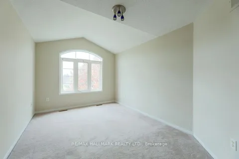 377 Kittridge Rd, Oakville, ON L6H 7K6