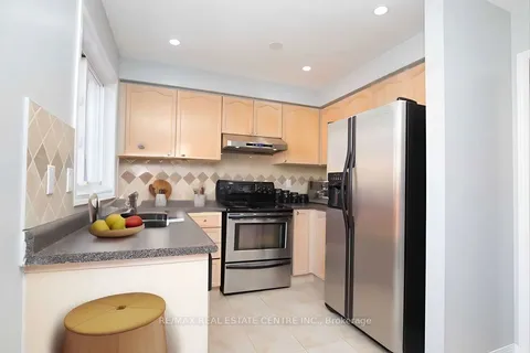 215 Brisdale Dr, Brampton, ON L7A 2T4