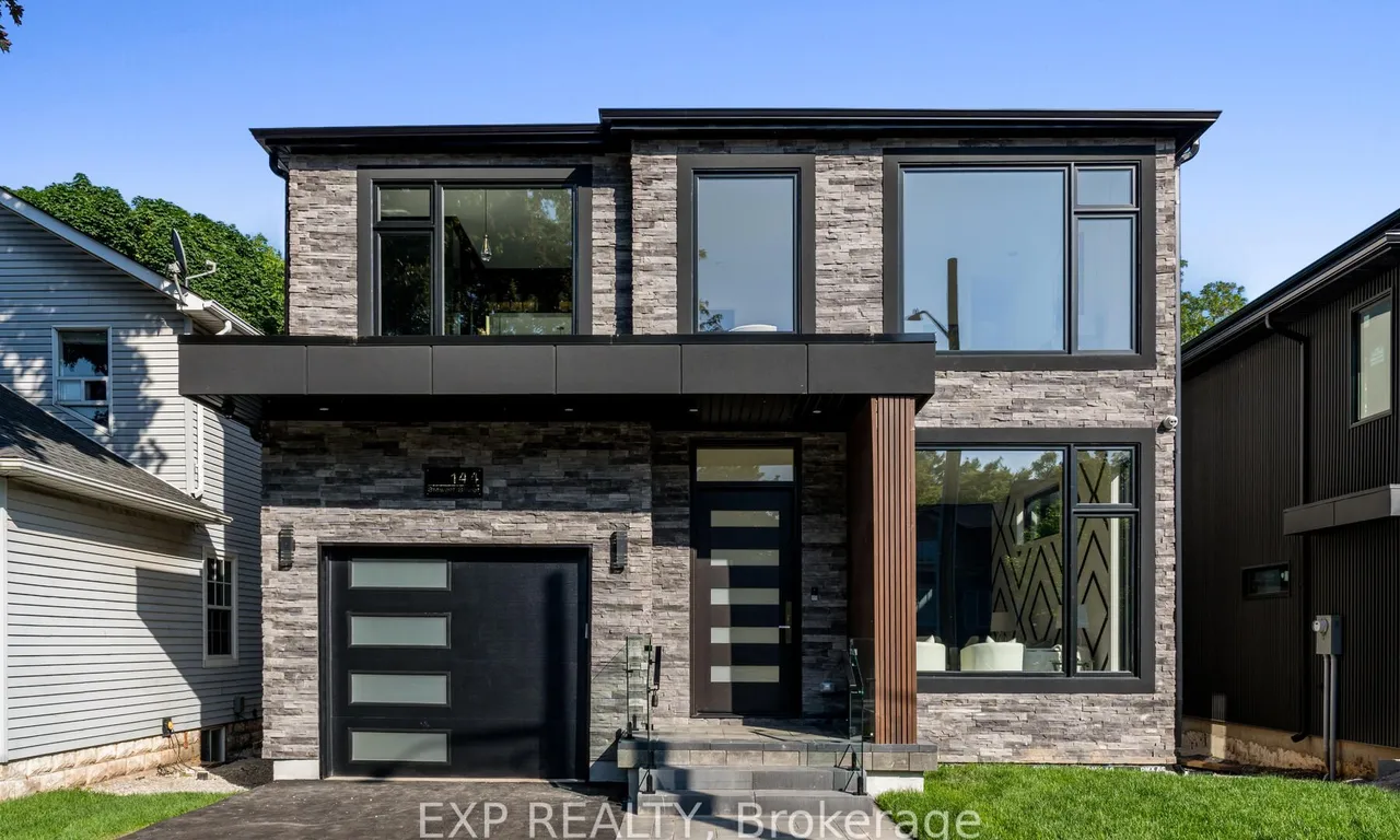 144 Stewart St, Oakville, ON L6K 1X9