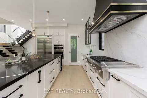 144 Stewart St, Oakville, ON L6K 1X9