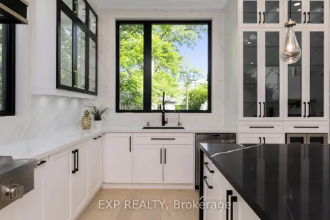 144 Stewart St, Oakville, ON L6K 1X9