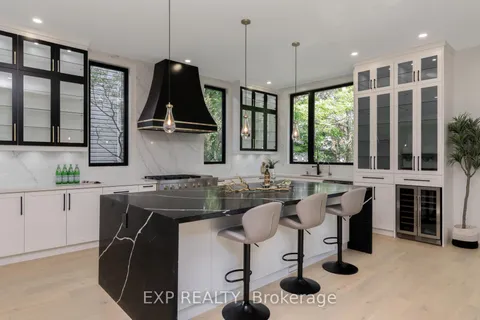 144 Stewart St, Oakville, ON L6K 1X9