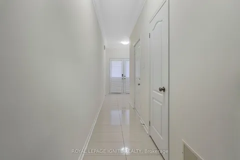862 Francine Cres, Mississauga, ON L5V 0E2