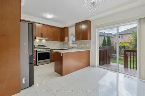 862 Francine Cres, Mississauga, ON L5V 0E2
