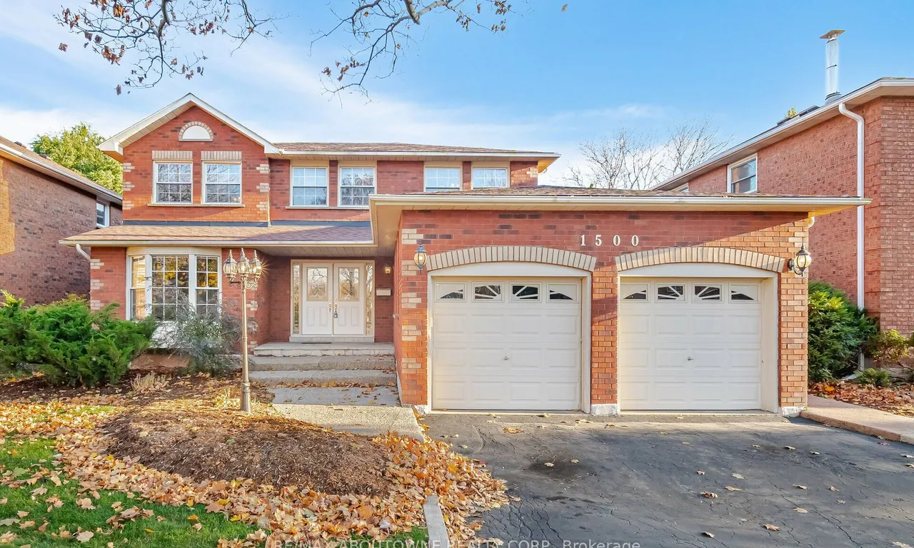 1500 Greenridge Circ, Oakville, ON L6M 2J5