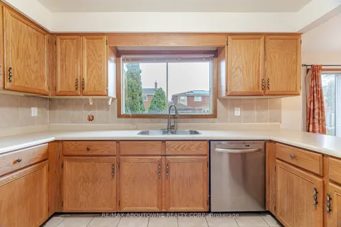 1500 Greenridge Circ, Oakville, ON L6M 2J5