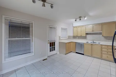 2200 Irving St, Burlington, ON L7L 6T4