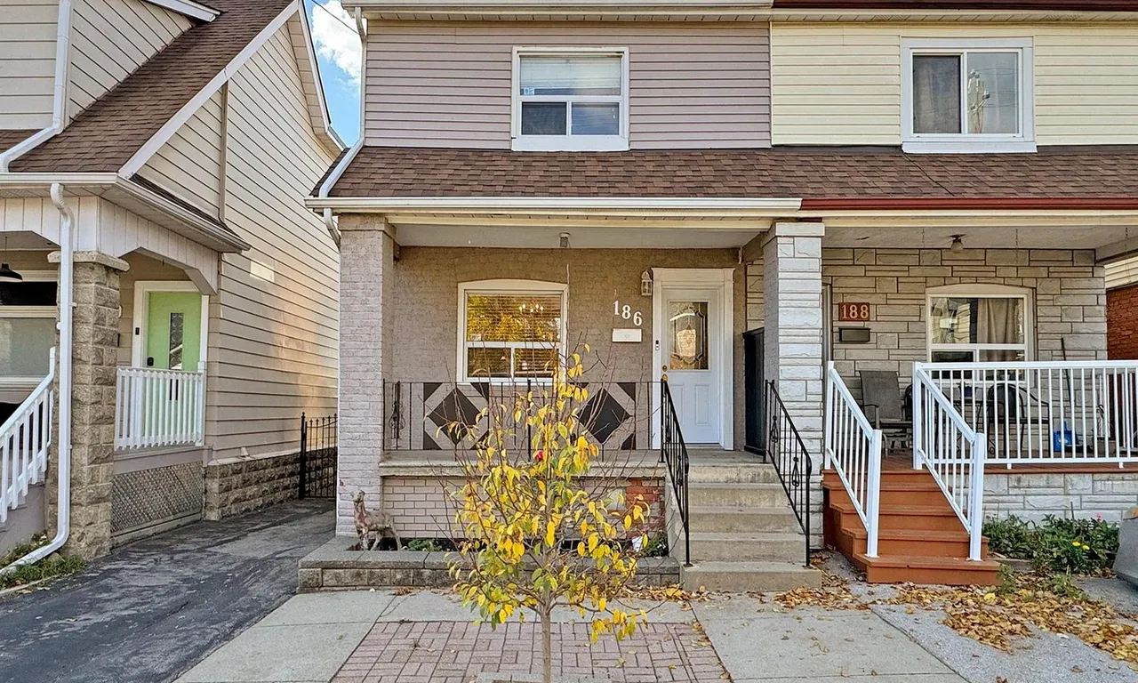 186 Silverthorn Ave, Toronto, ON M6N 3K3
