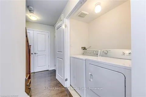 3059 MISTLETOE Gdns, Oakville, ON L6M 0Y8