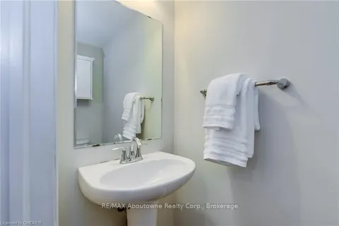 3059 MISTLETOE Gdns, Oakville, ON L6M 0Y8